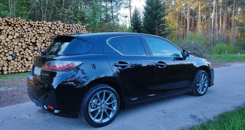 Lexus CT cena 49000 przebieg: 257000, rok produkcji 2011 z Przecław małe 137